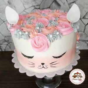 cut cat cake